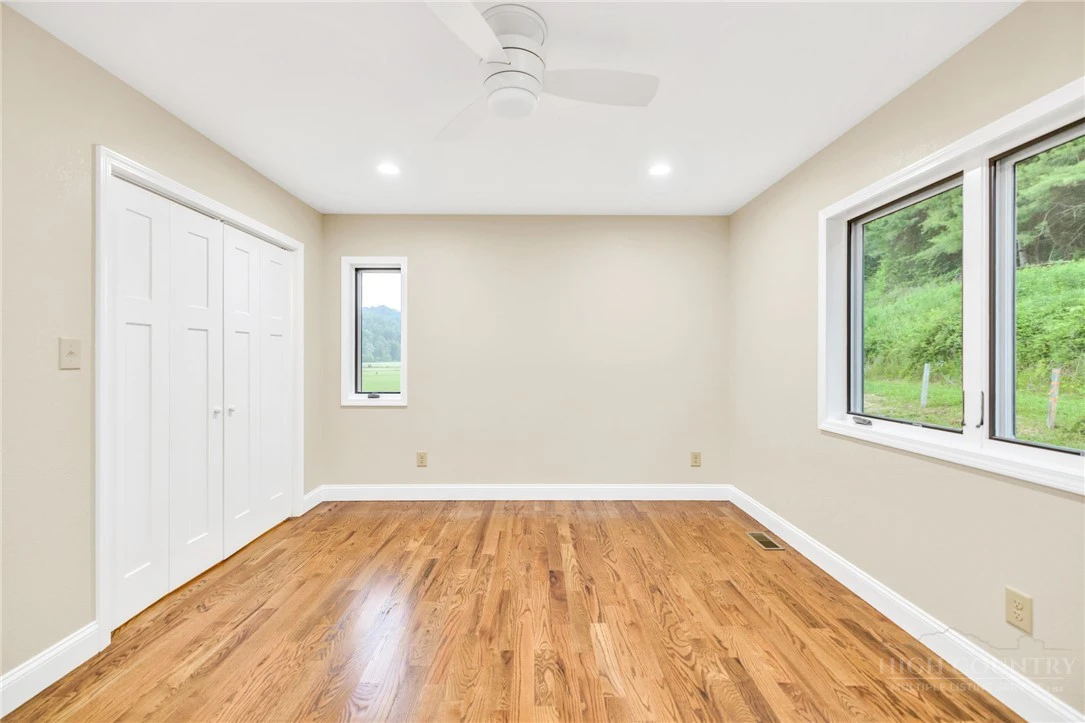 Image number 7 for the current listing