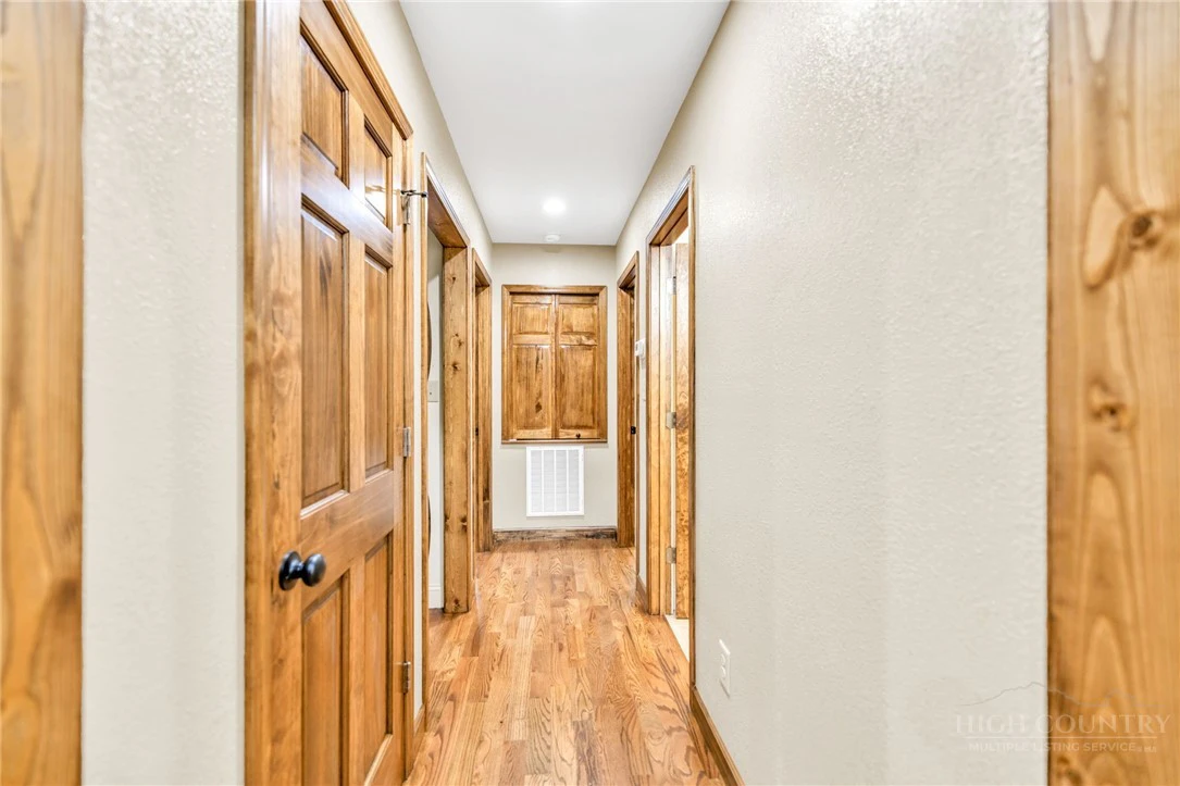 Image number 6 for the current listing