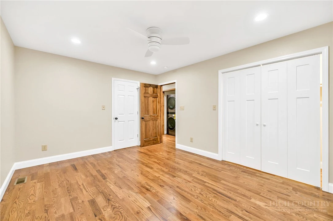 Image number 10 for the current listing