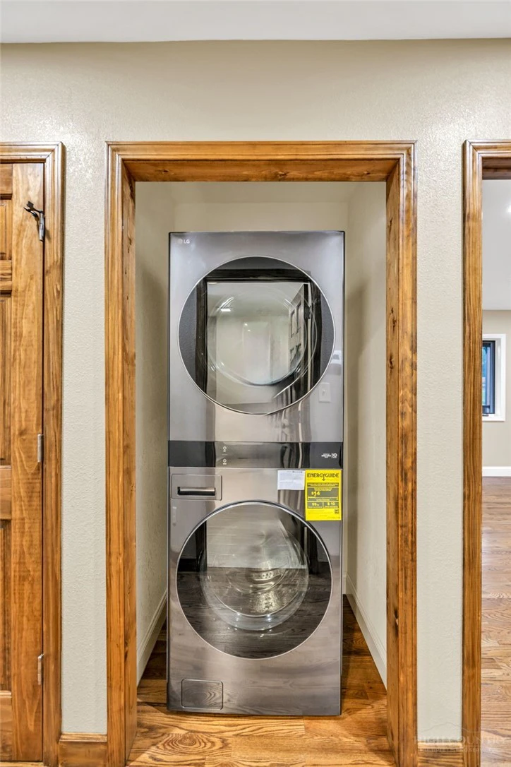 Image number 4 for the current listing