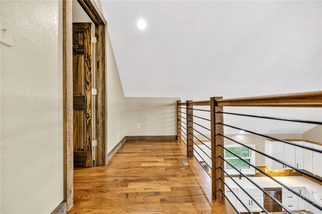 Image number 13 for the current listing