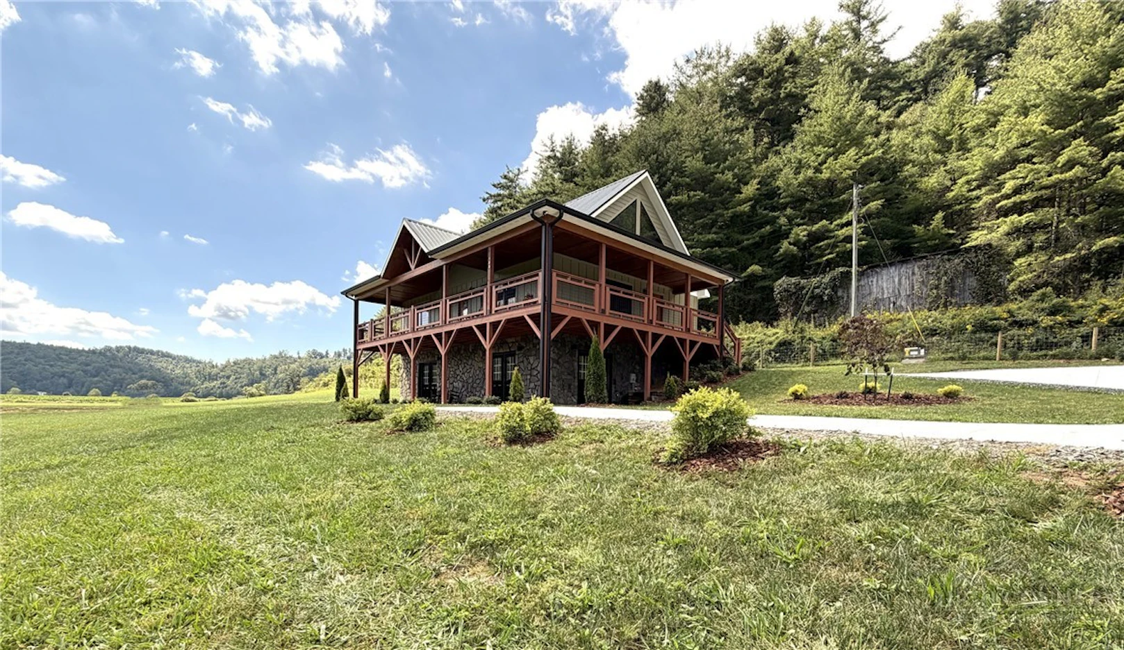 Image number 3 for the current listing