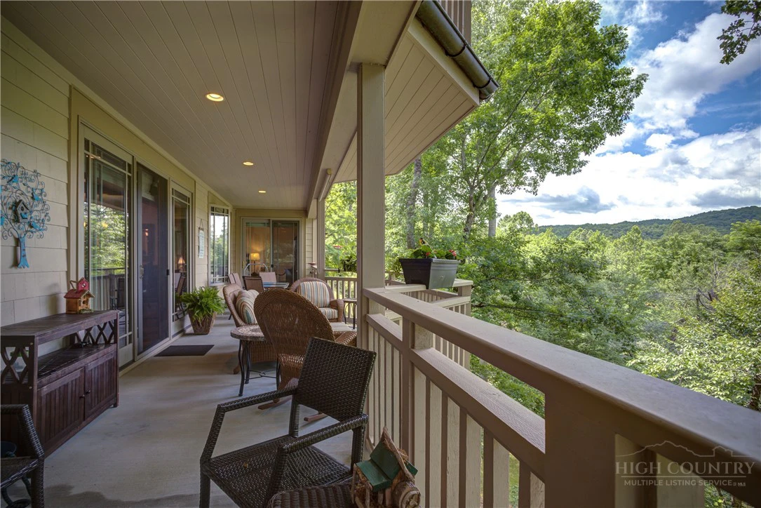 Image number 21 for the current listing