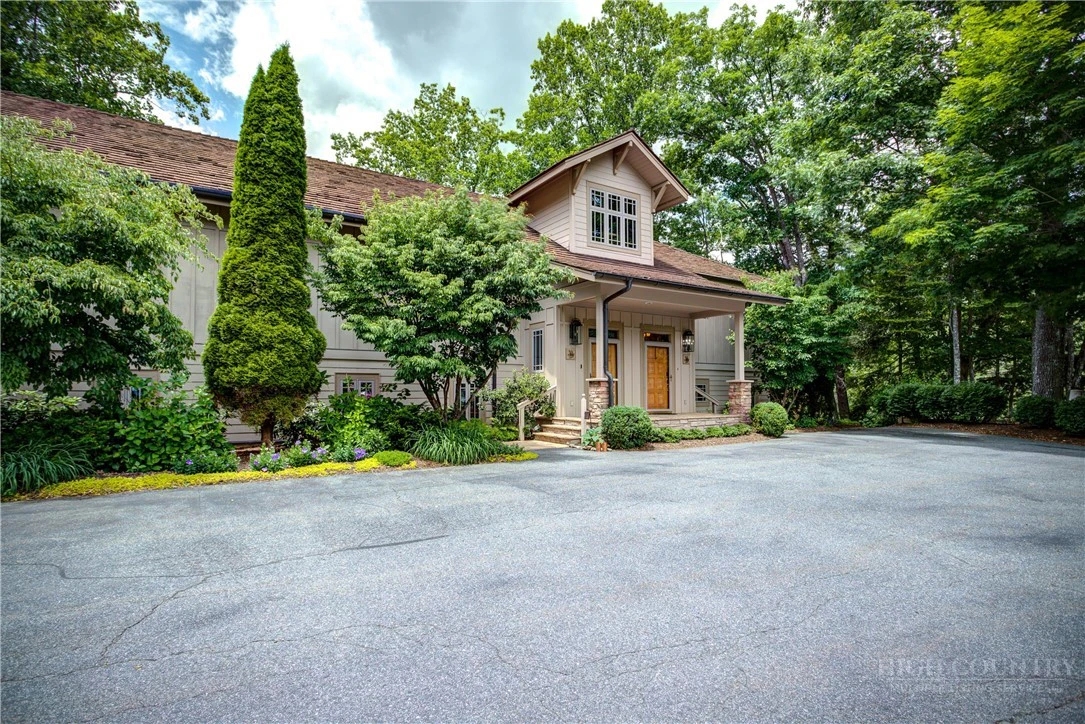 Image number 4 for the current listing