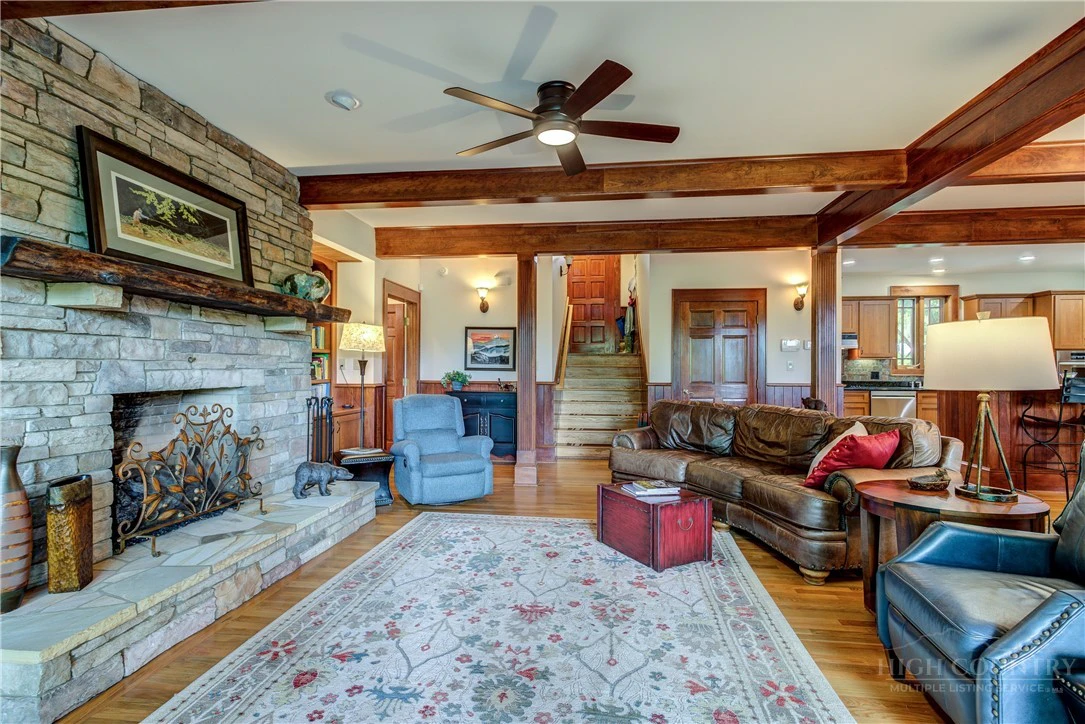 Image number 7 for the current listing