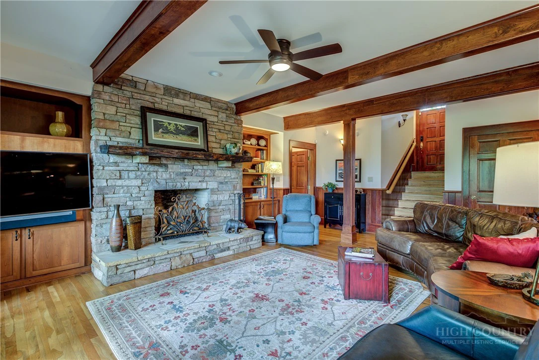 Image number 8 for the current listing
