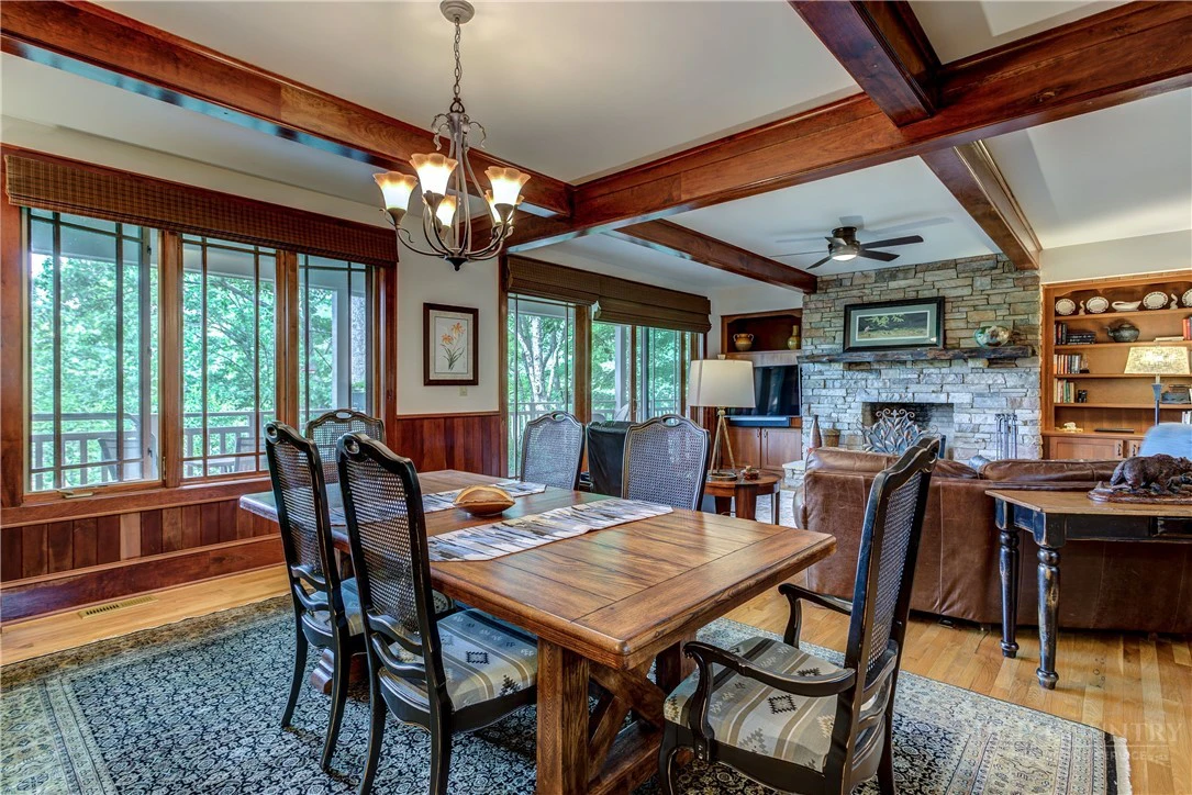 Image number 9 for the current listing