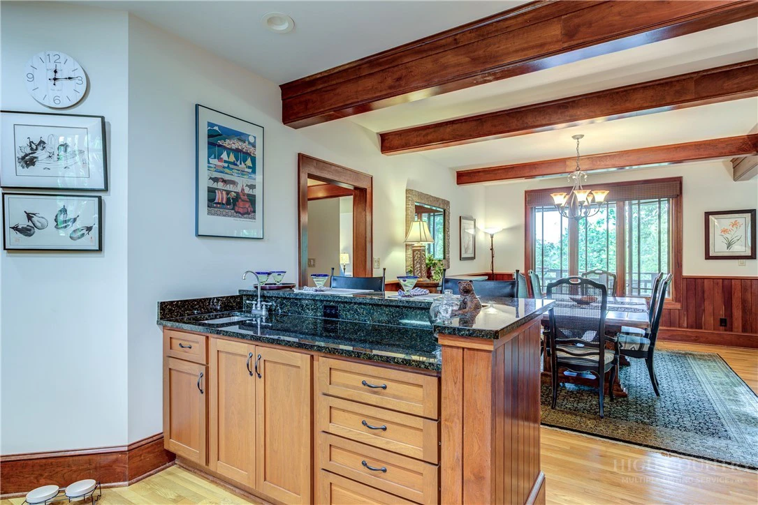 Image number 15 for the current listing