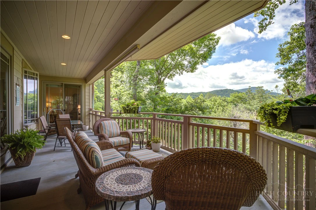 Image number 19 for the current listing