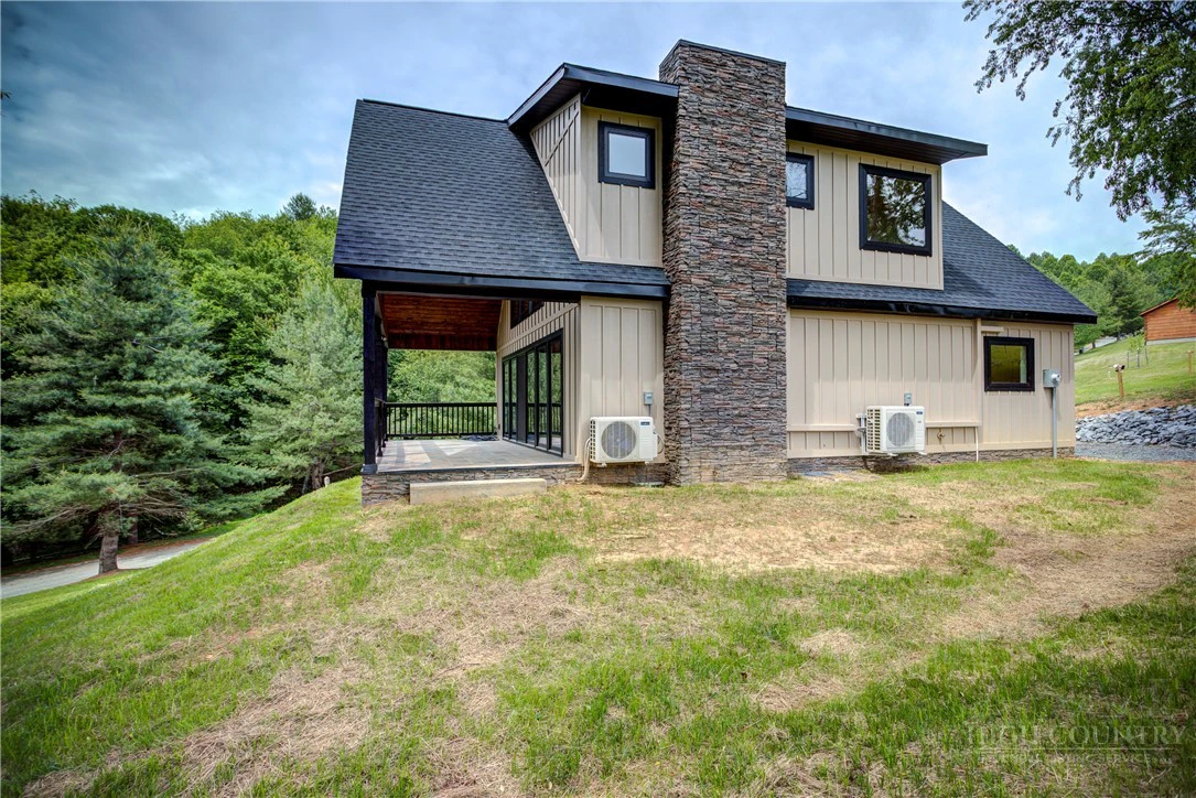 Image number 8 for the current listing
