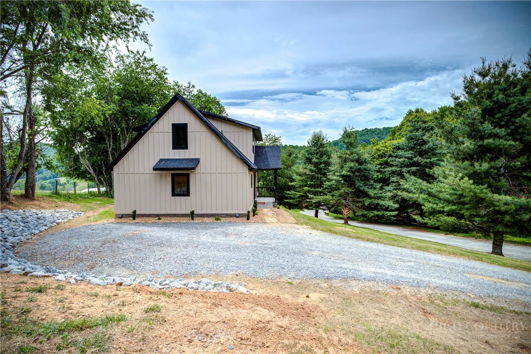 Image number 9 for the current listing