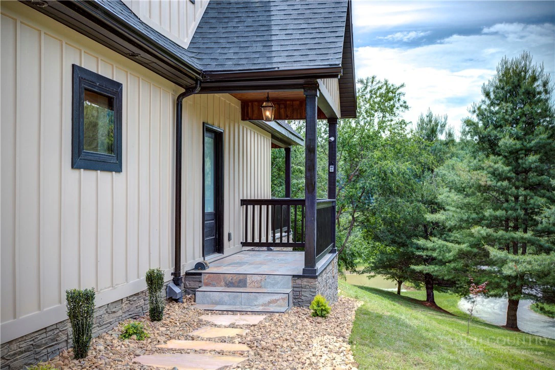 Image number 11 for the current listing