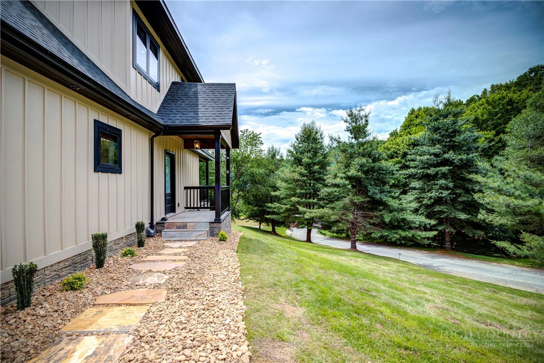 Image number 12 for the current listing