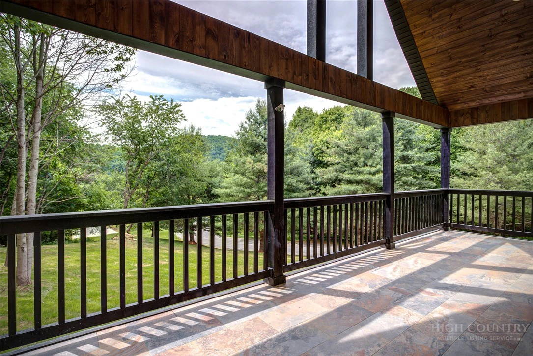 Image number 13 for the current listing
