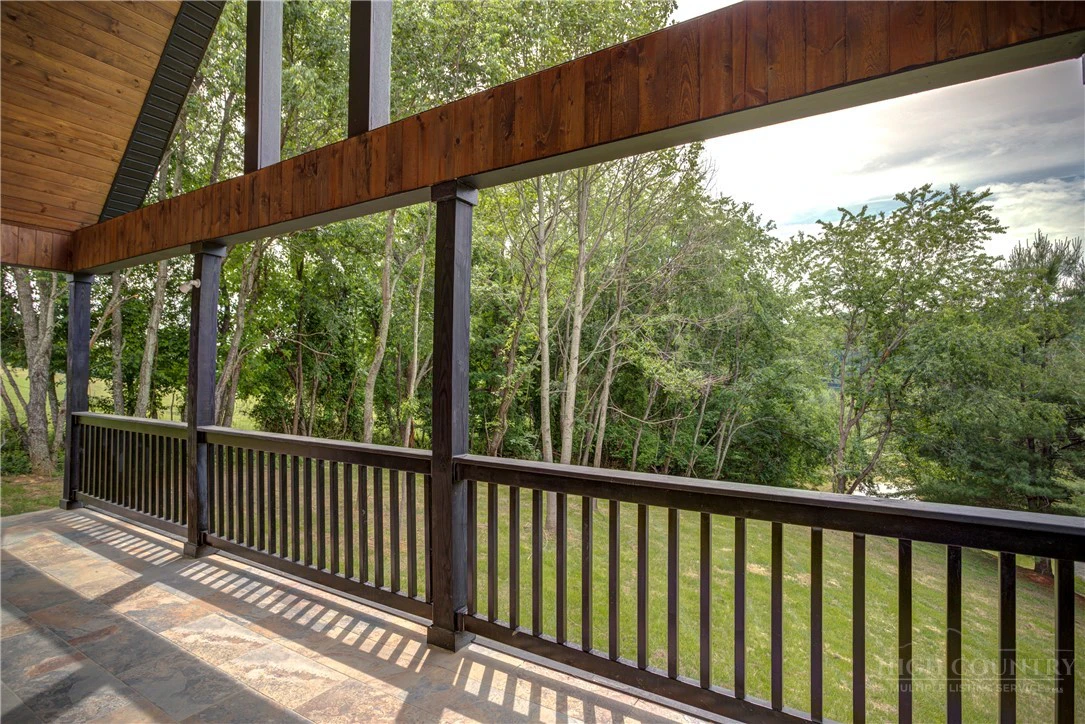 Image number 14 for the current listing