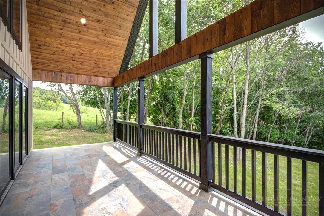 Image number 15 for the current listing