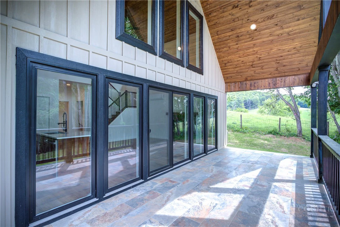 Image number 16 for the current listing