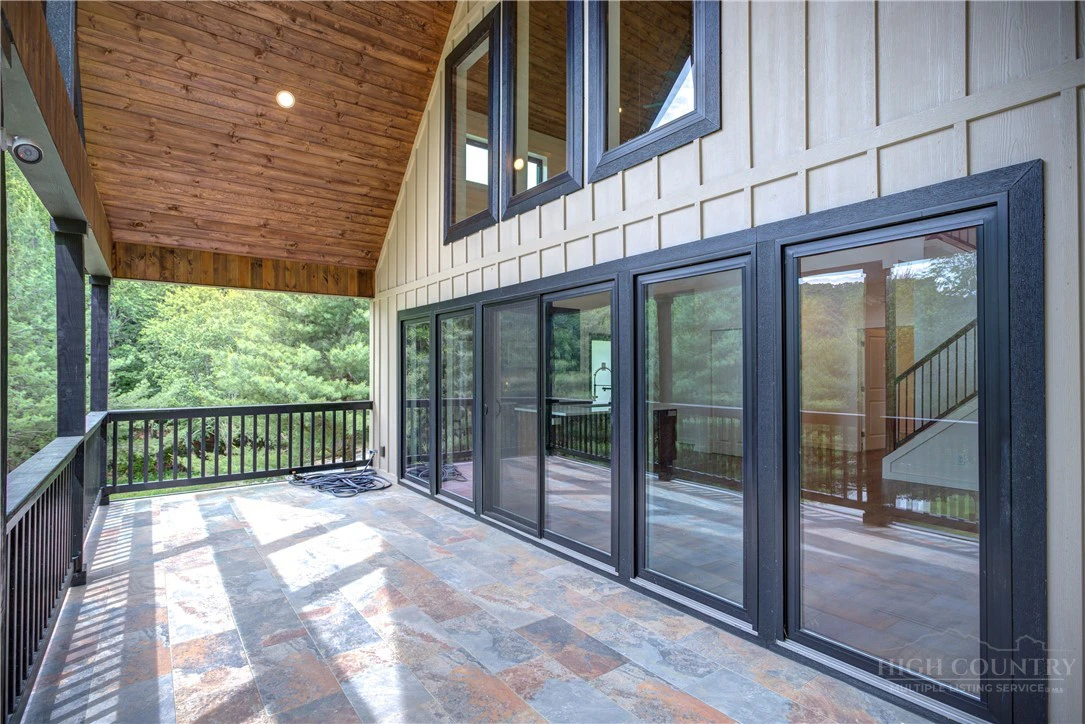 Image number 17 for the current listing