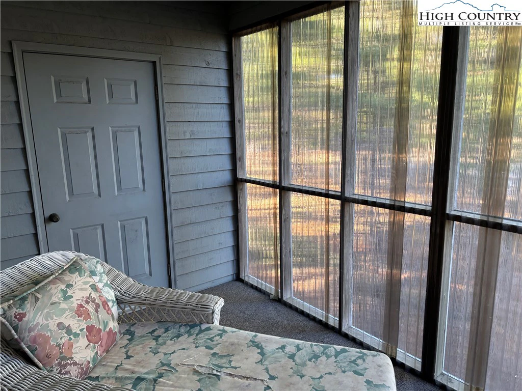 Image number 11 for the current listing
