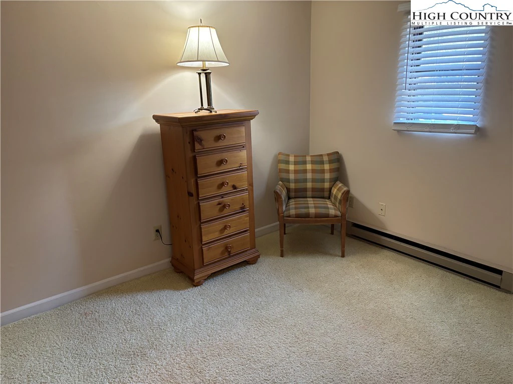Image number 6 for the current listing