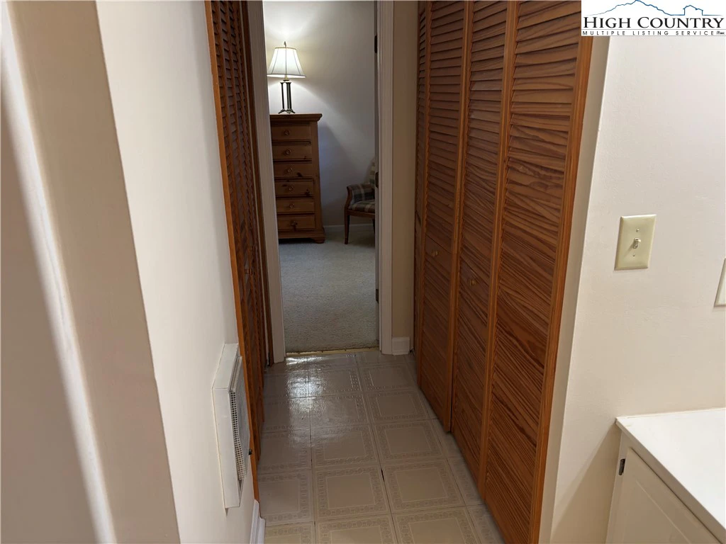 Image number 5 for the current listing