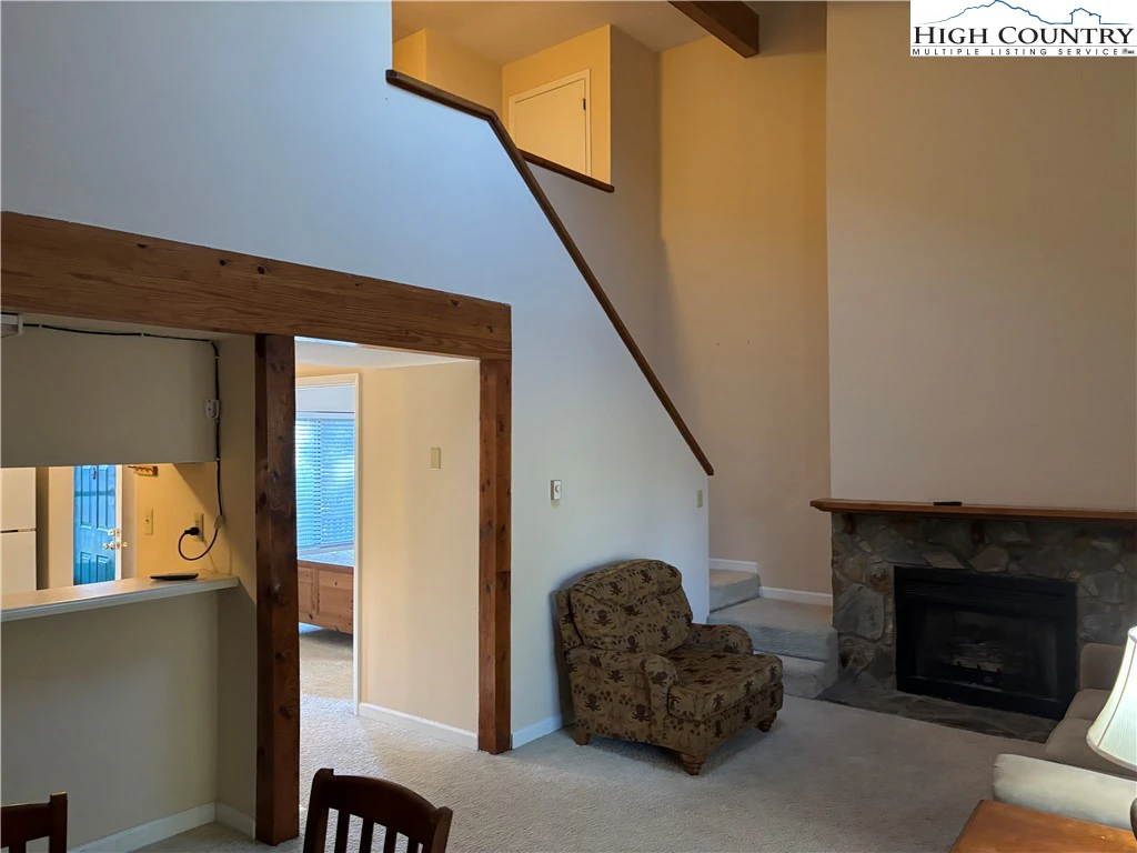 Image number 17 for the current listing