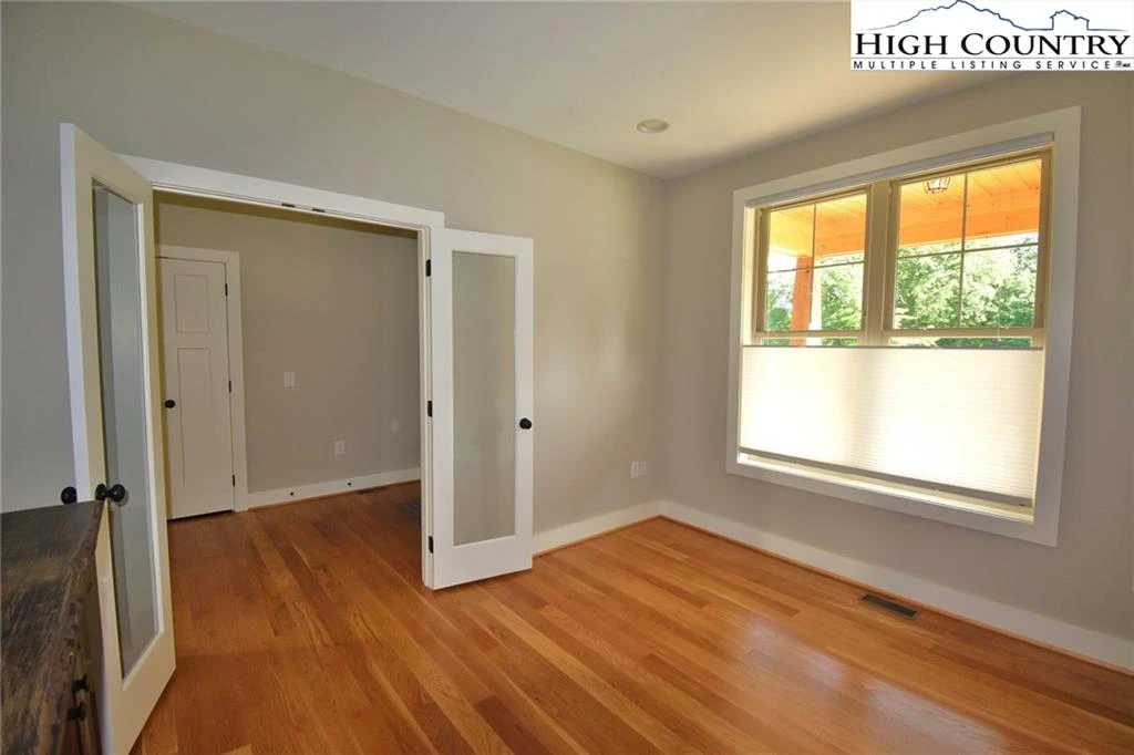 Image number 10 for the current listing