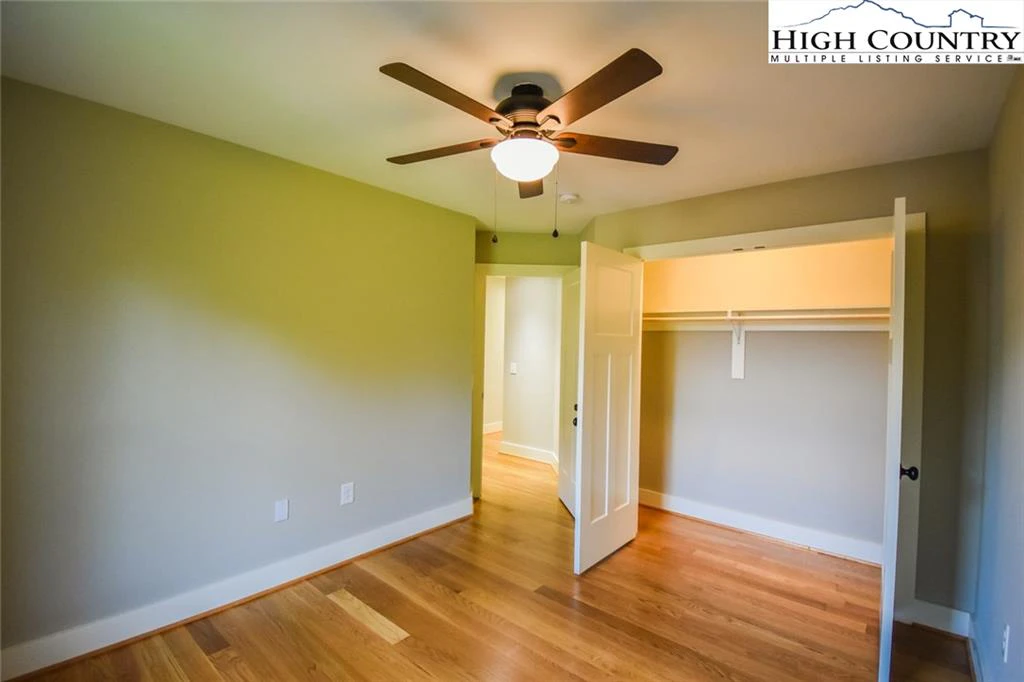 Image number 7 for the current listing