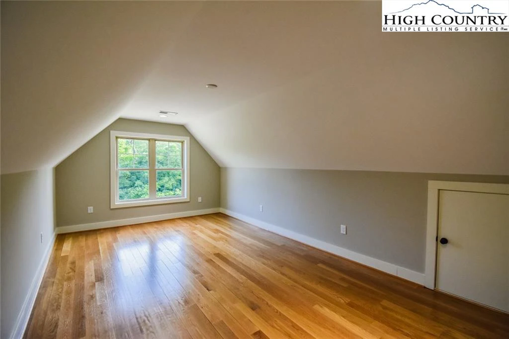 Image number 6 for the current listing