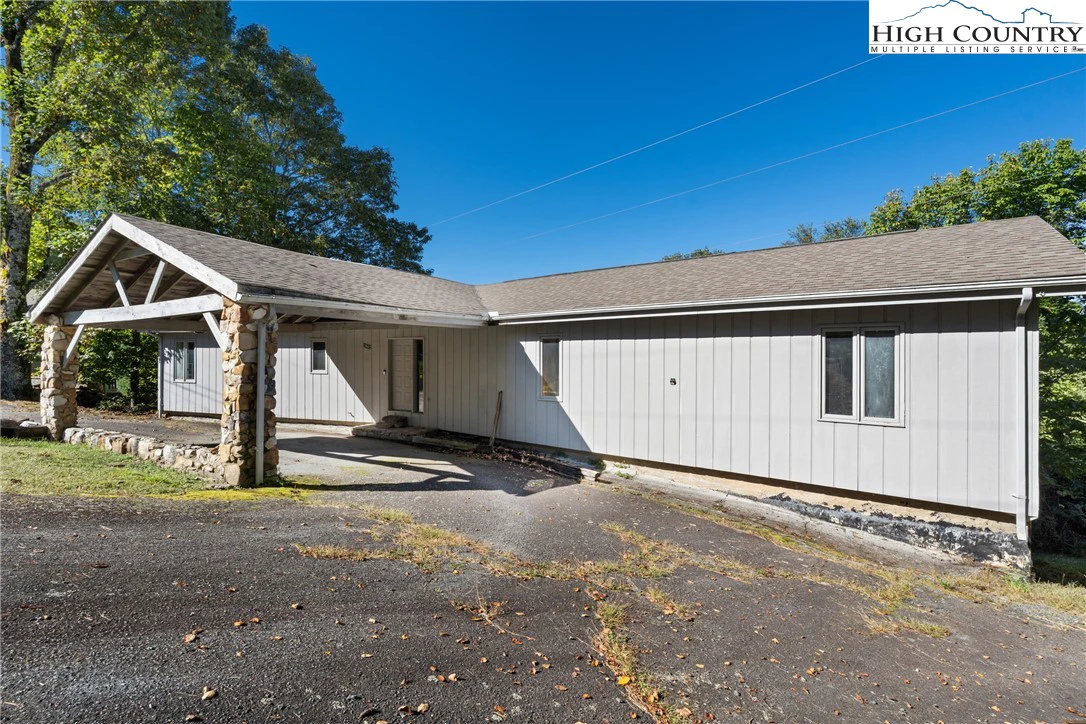 Image number 1 for the current listing