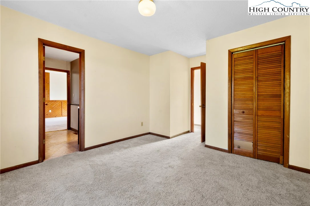 Image number 12 for the current listing