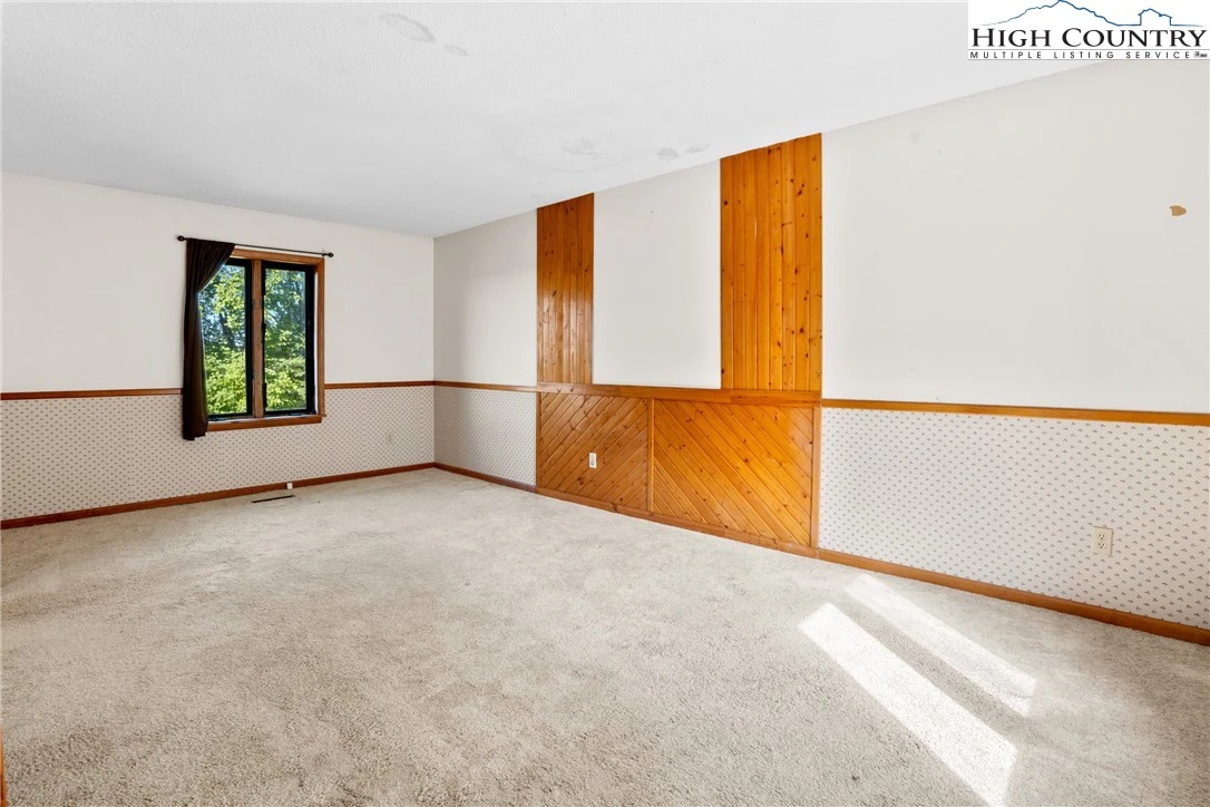 Image number 4 for the current listing