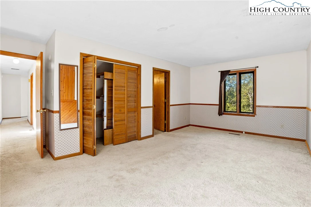 Image number 5 for the current listing