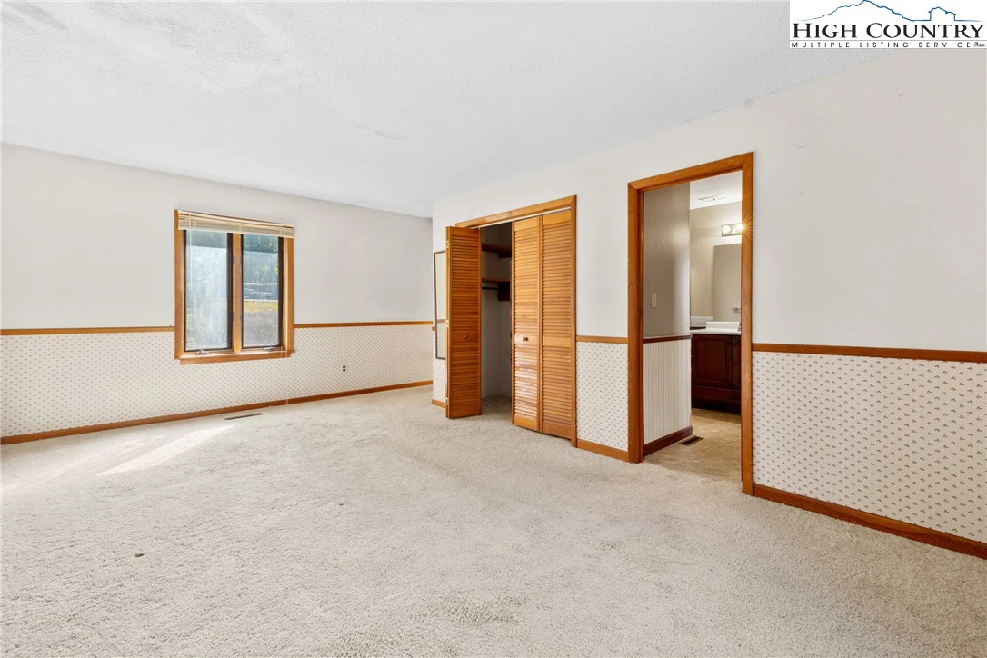 Image number 3 for the current listing