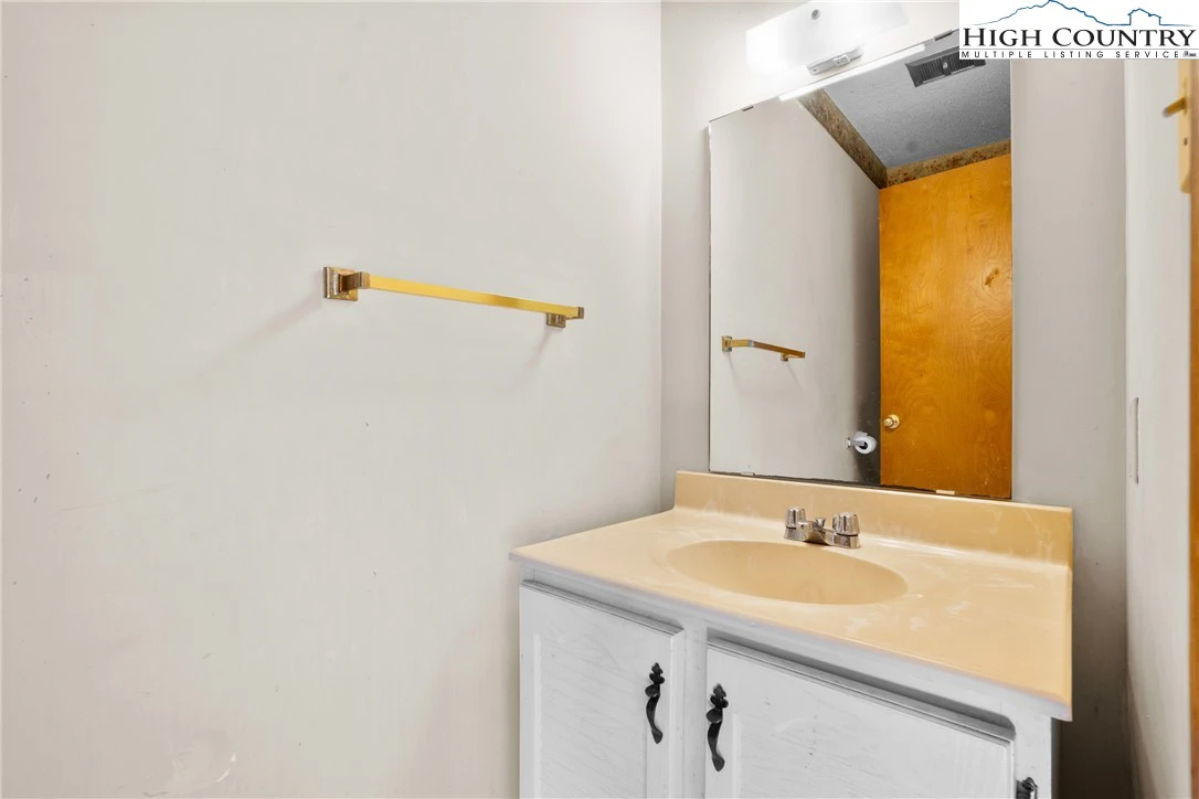 Image number 7 for the current listing