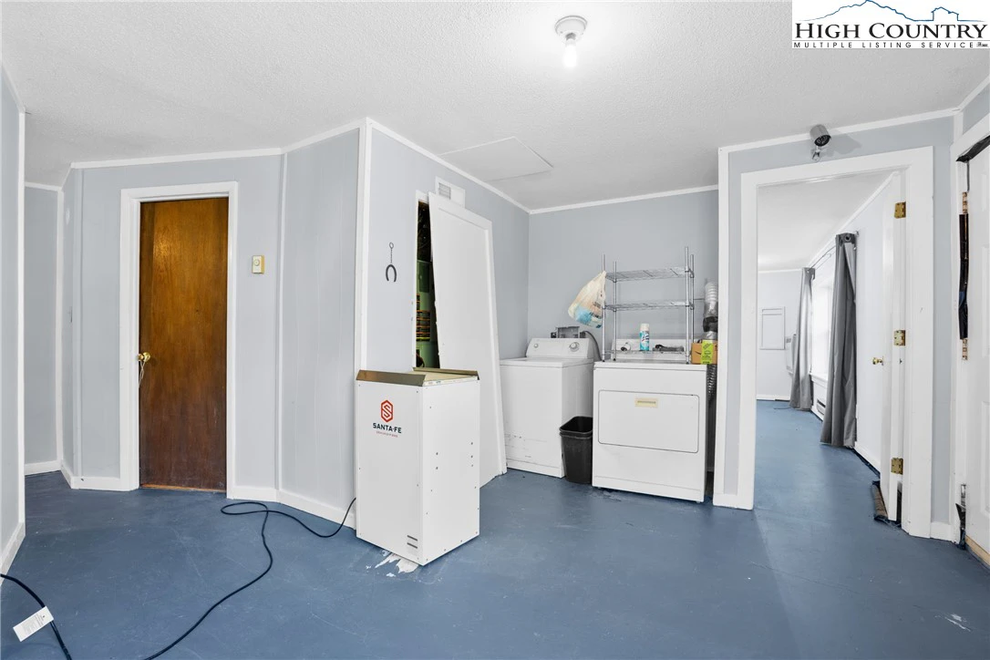 Image number 15 for the current listing