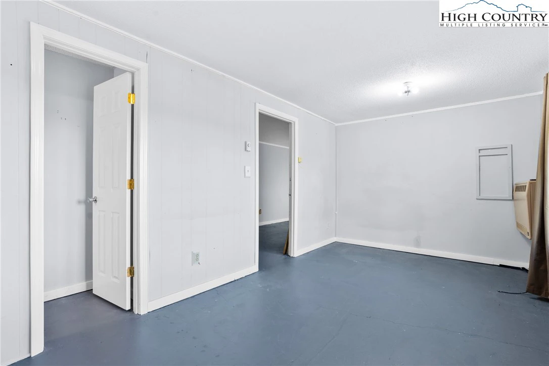 Image number 2 for the current listing