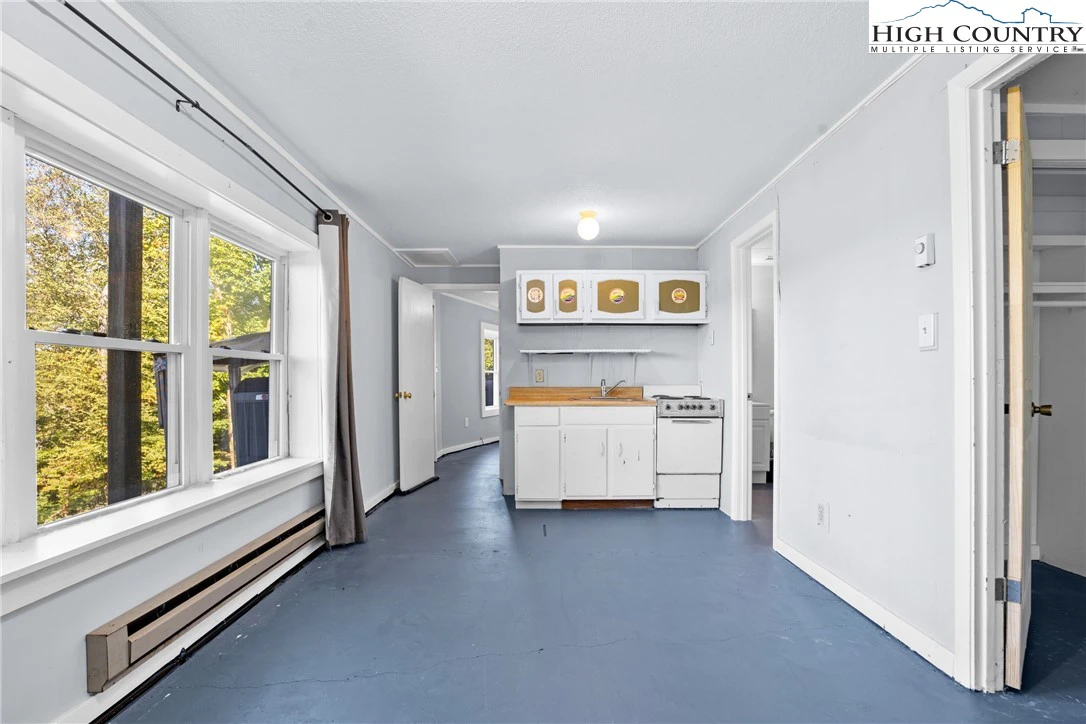 Image number 8 for the current listing