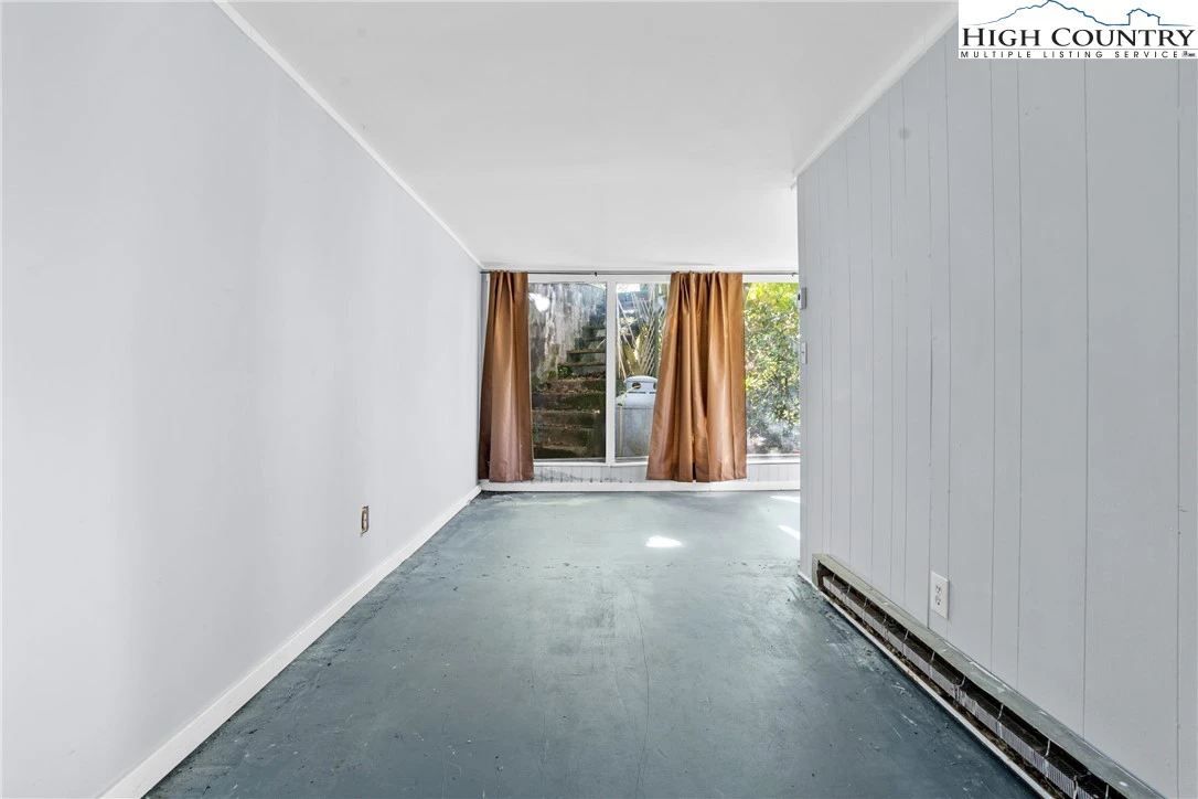 Image number 13 for the current listing