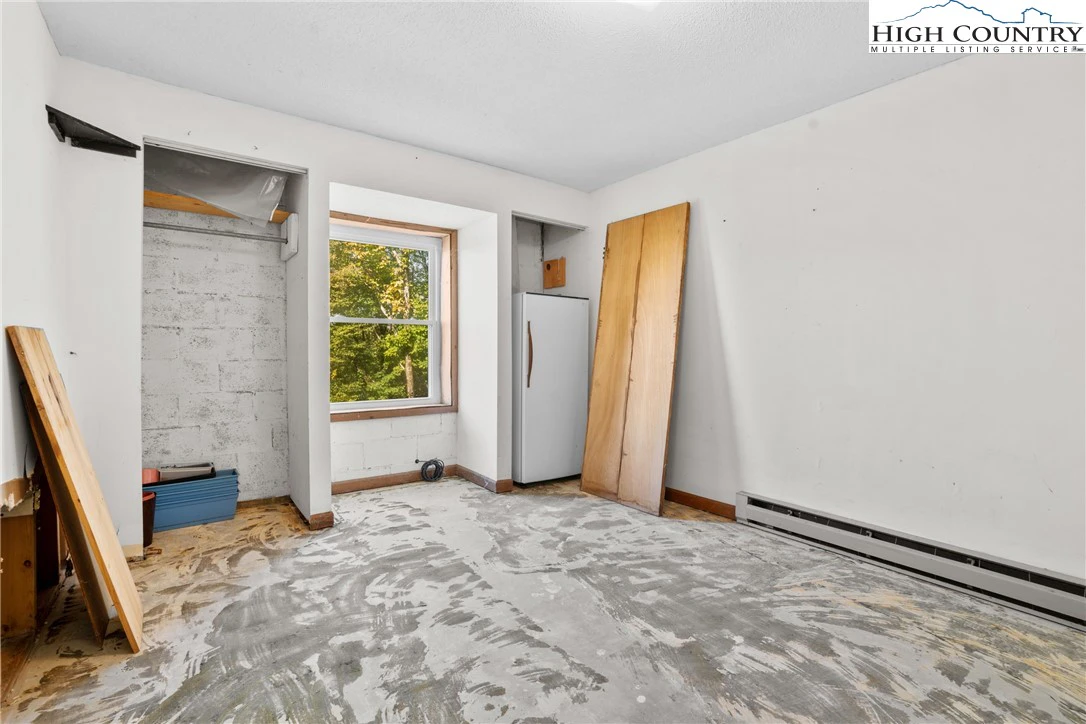 Image number 16 for the current listing