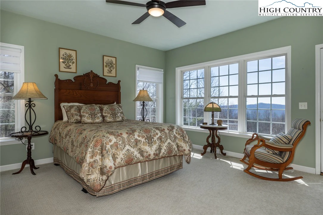 Image number 14 for the current listing