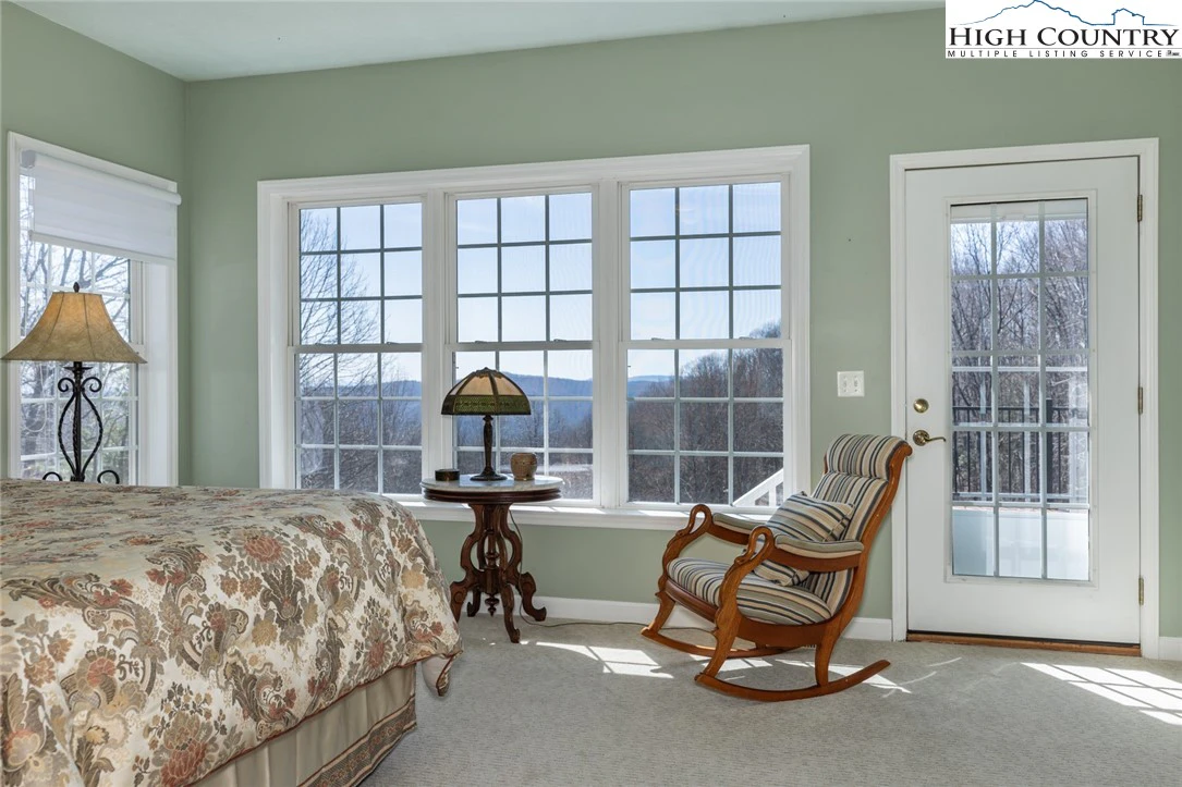 Image number 3 for the current listing