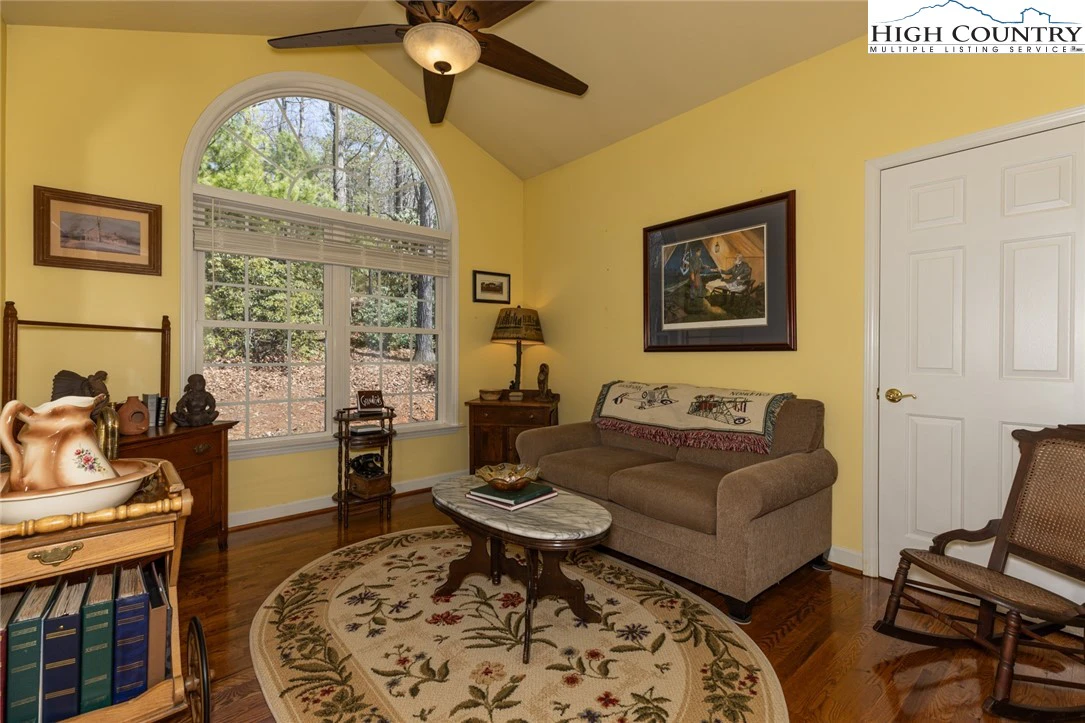 Image number 10 for the current listing