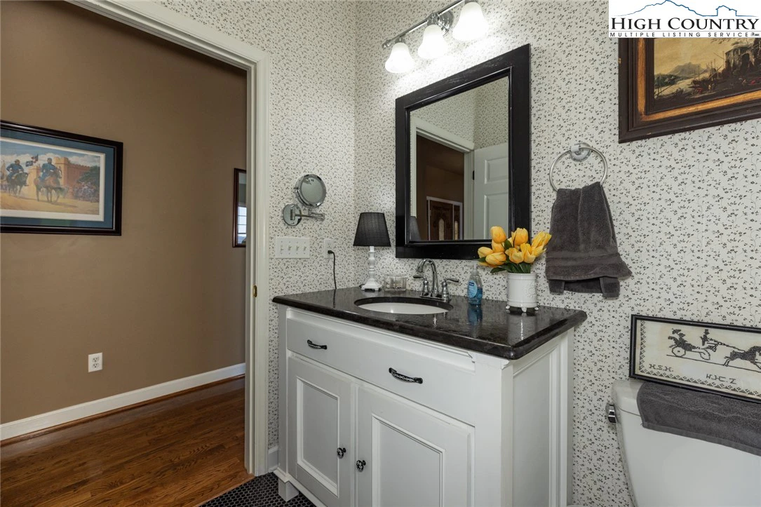 Image number 2 for the current listing