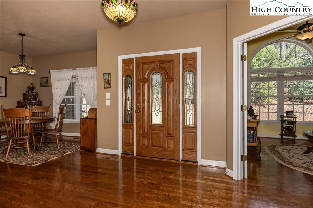 Image number 16 for the current listing