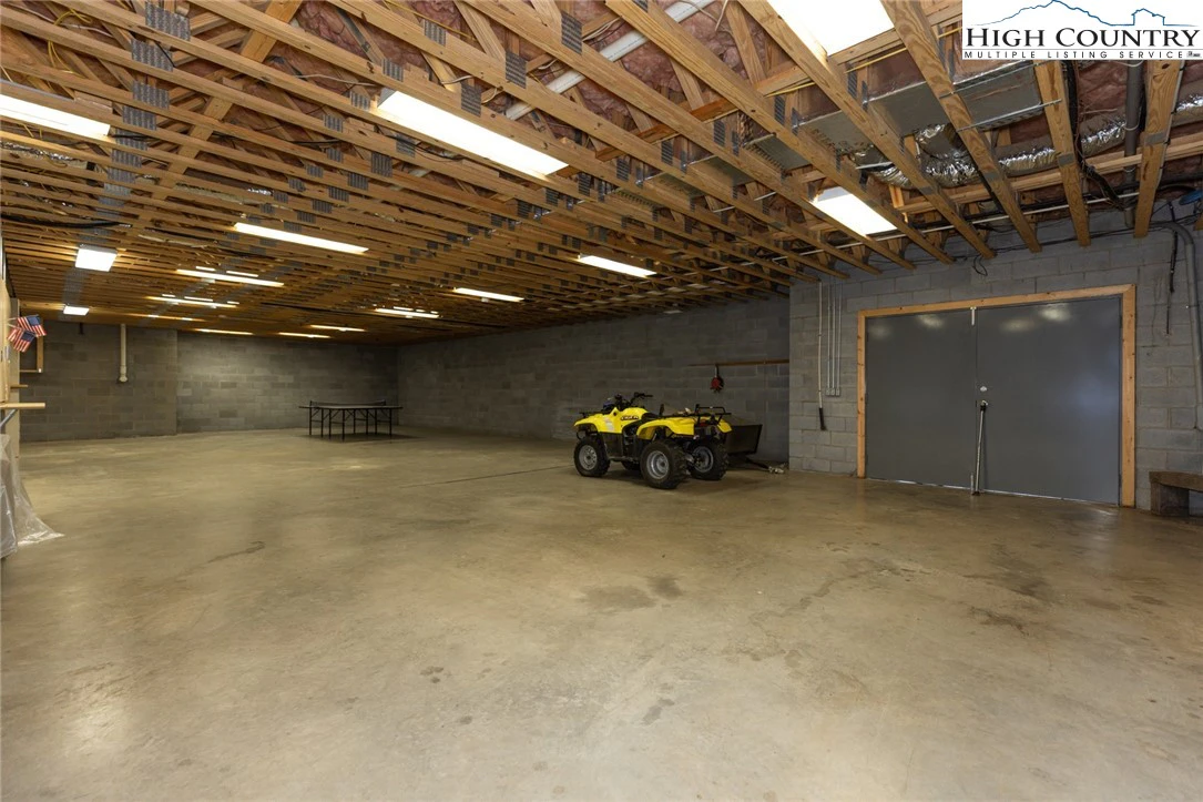 Image number 21 for the current listing