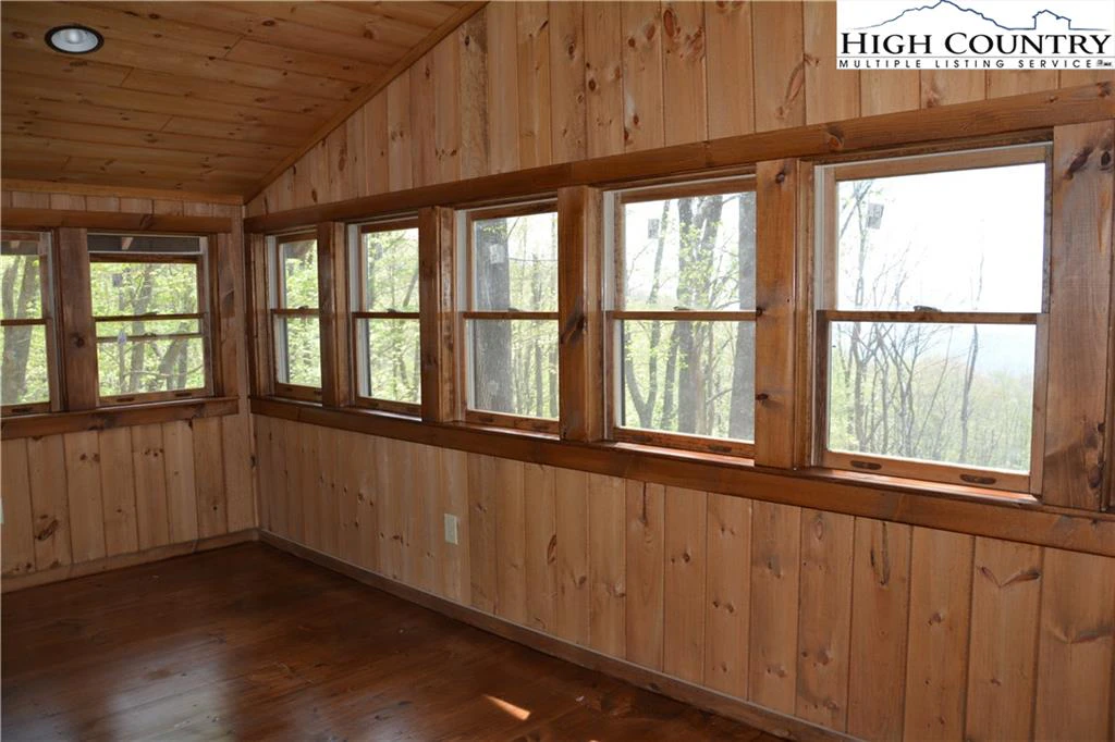 Image number 12 for the current listing