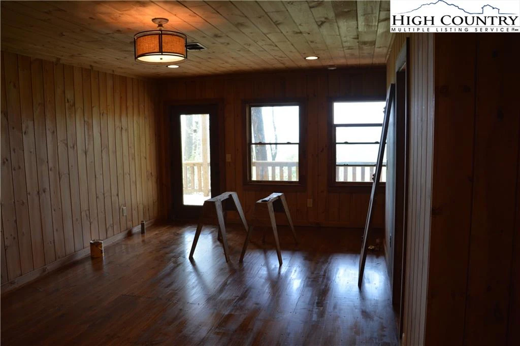 Image number 9 for the current listing
