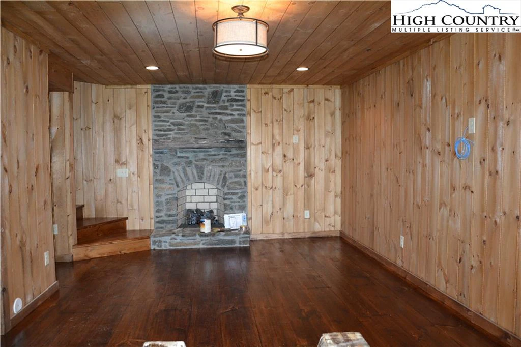 Image number 8 for the current listing