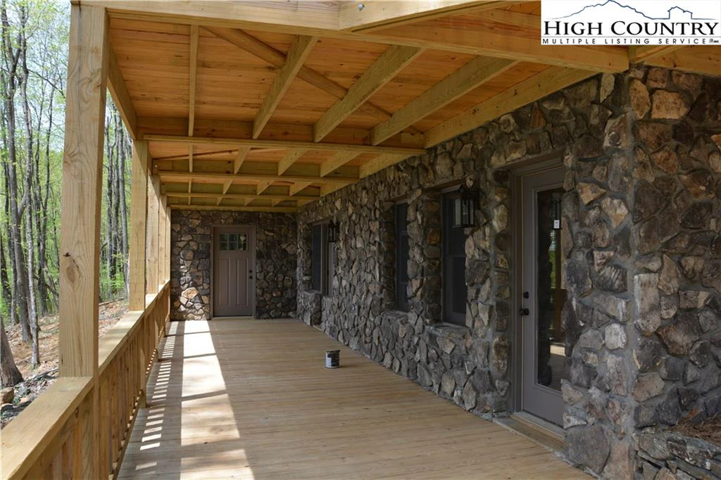 Image number 4 for the current listing